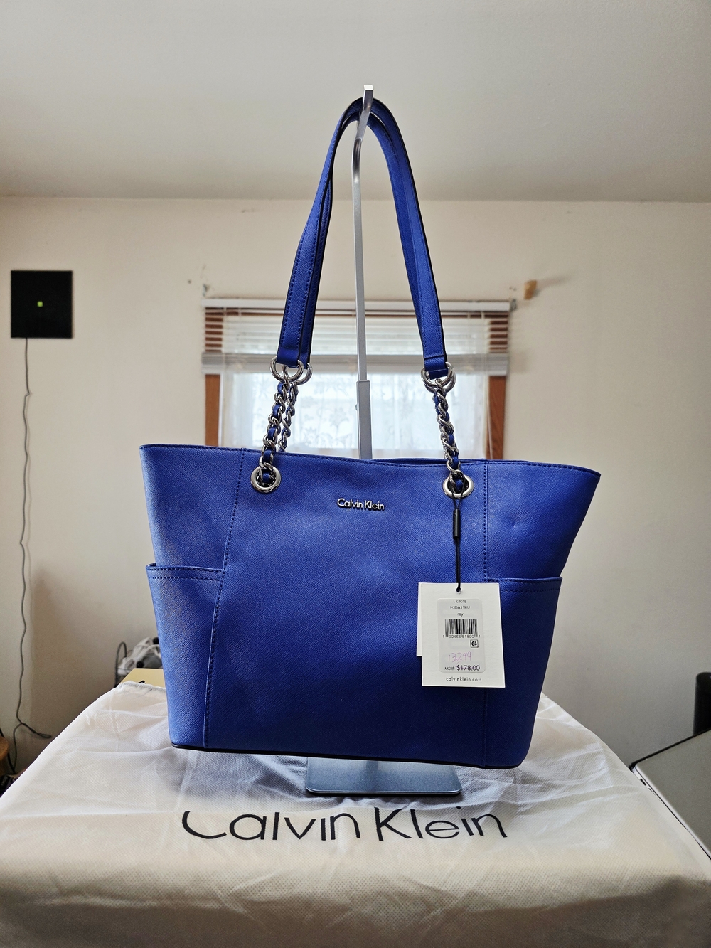 Calvin Klein L-KITOTE Large Leather Tote Bag In Royal Blue